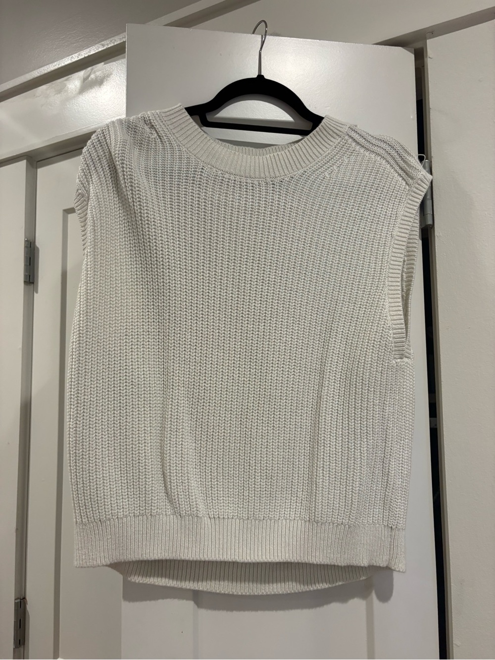 Abercrombie & Fitch White Sleeveless Crew Knit Vest